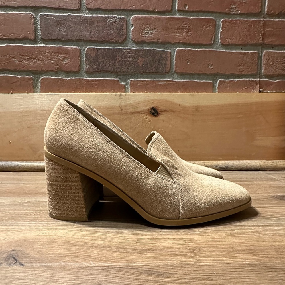 Band new never worn before Joie heals!